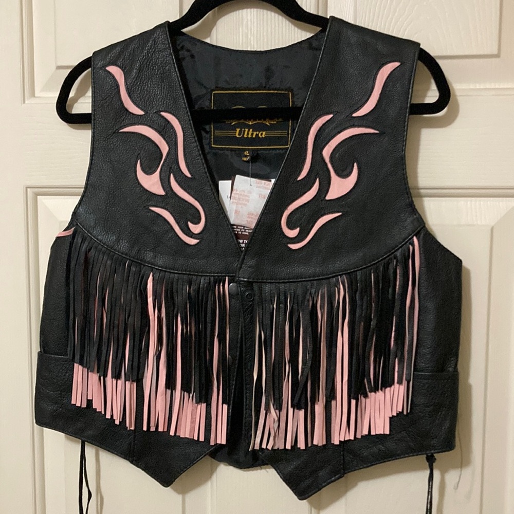 Unik Ultra Women’s leather motorcycle vest.